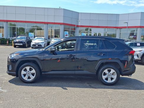 Used 2019 Toyota RAV4 XLE AWD/4WD image 4