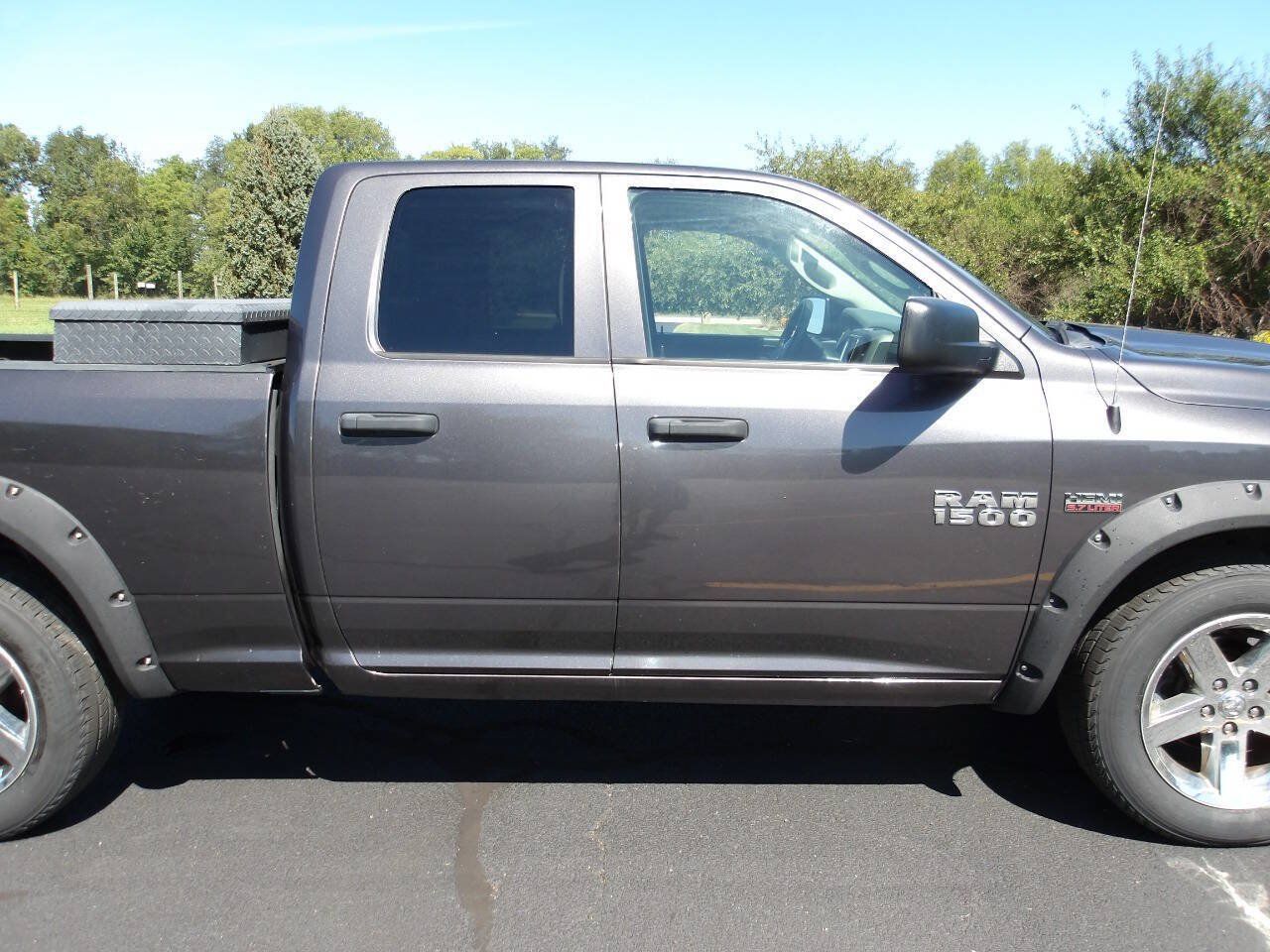 Used 2017 RAM 1500 Express w/ Express Value Package AWD/4WD image 35