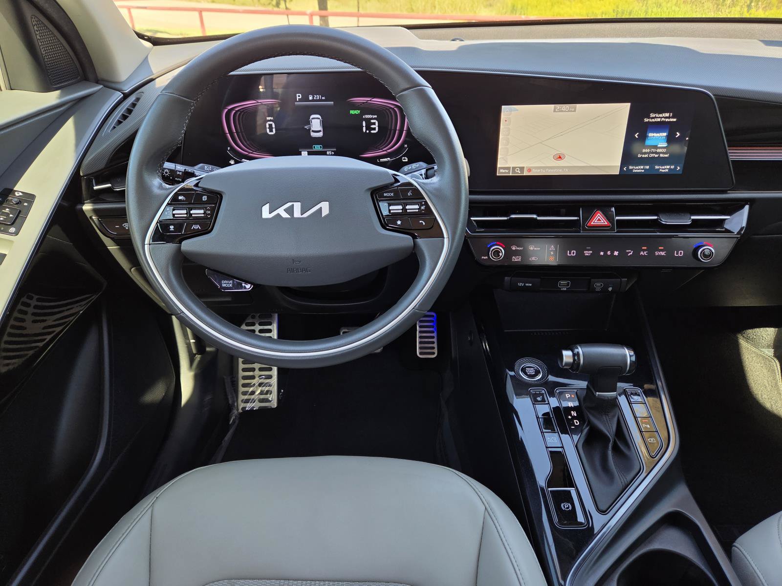 Used 2023 Kia Niro EX Touring FWD image 10