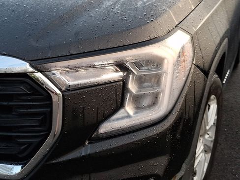 Used 2024 GMC Terrain SLE FWD image 9