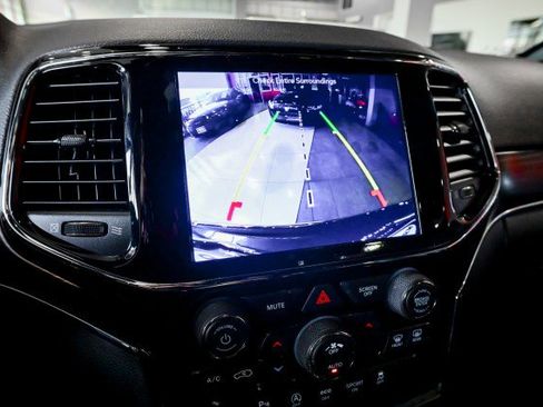 Used 2019 Jeep Grand Cherokee Limited w/ Luxury Group II image 38