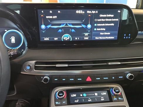 Used 2025 Hyundai Palisade Calligraphy FWD image 19