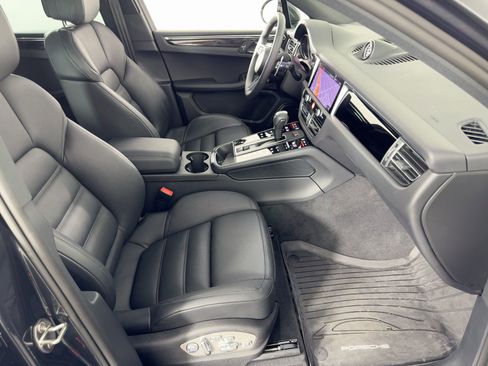 Certified 2025 Porsche Macan image 30