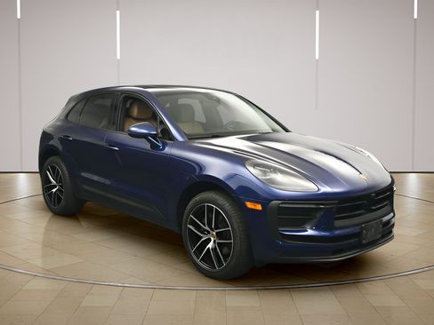 Certified 2023 Porsche Macan AWD/4WD image 28