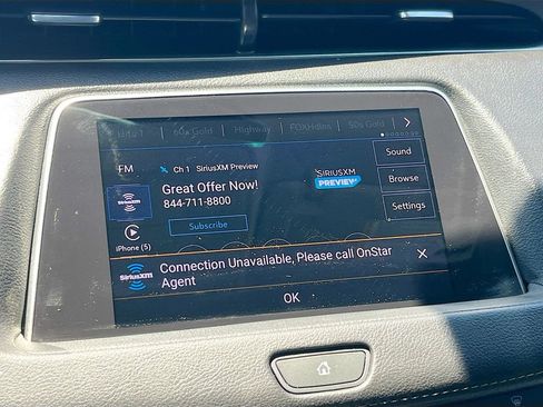 Used 2022 Cadillac XT4 Luxury w/ Cold Weather Package FWD image 14
