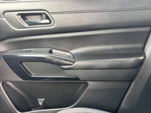 Used 2024 Nissan Pathfinder SV image 22