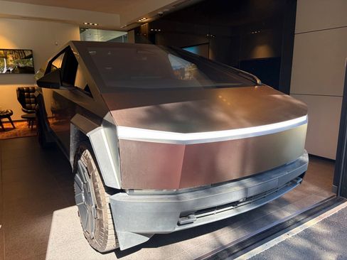 Used 2024 Tesla Cybertruck AWD Crew Cab image 2