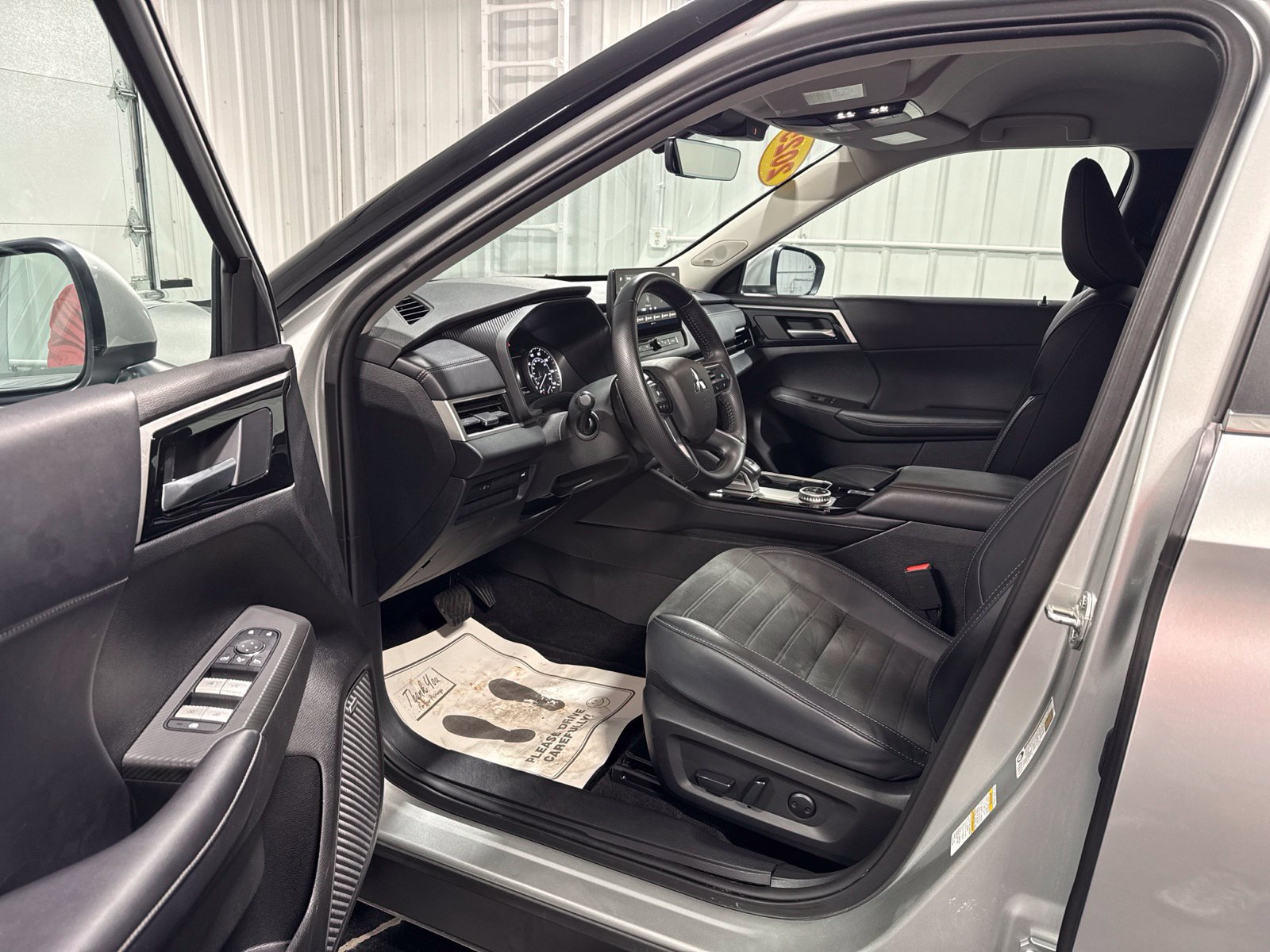 Used 2025 Mitsubishi Outlander SE AWD/4WD image 24