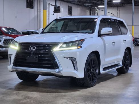 Used 2021 Lexus LX 570 4WD w/ Luxury Package image 4