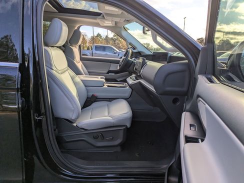 New 2025 Ford Expedition Active image 33