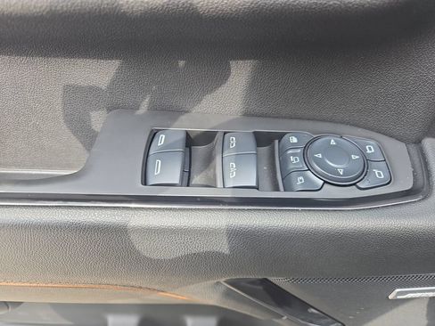 Used 2025 GMC Sierra 2500 AT4 w/ AT4 Premium Plus Package AWD/4WD image 16