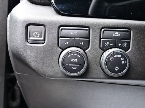 Used 2023 Chevrolet Silverado 1500 LT AWD/4WD image 23