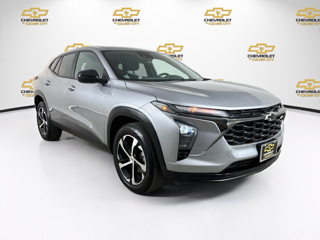 Used 2024 Chevrolet Trax RS w/ Driver Confidence Package FWD image 1