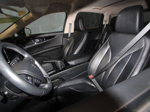 Used 2023 Lincoln Nautilus AWD w/ Premium Package image 4