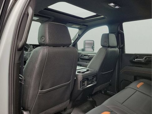 Used 2025 GMC Sierra 2500 AT4 w/ AT4 Premium Plus Package AWD/4WD image 12
