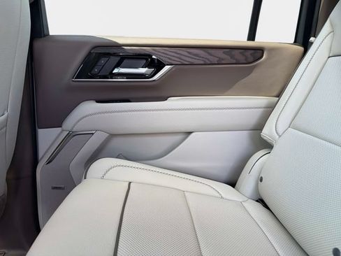 New 2026 GMC Yukon XL Denali w/ Denali Reserve Package AWD/4WD image 14