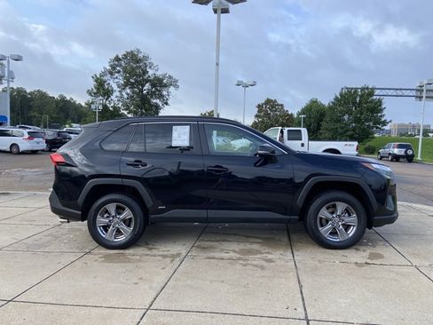 Used 2024 Toyota RAV4 XLE AWD/4WD image 13