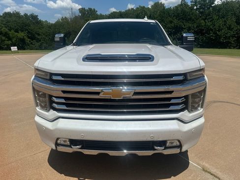 Used 2020 Chevrolet Silverado 2500 High Country w/ Technology Package AWD/4WD image 8