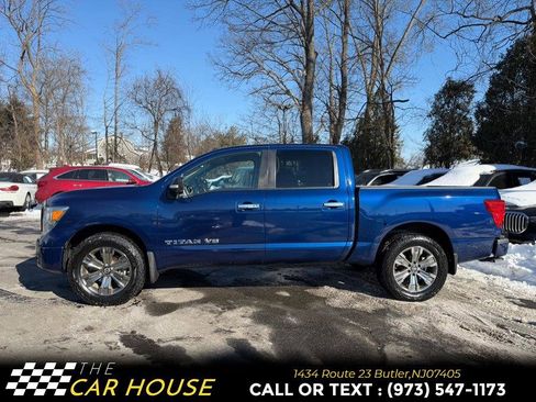 Used 2019 Nissan Titan SV w/ SV Convenience Package image 9