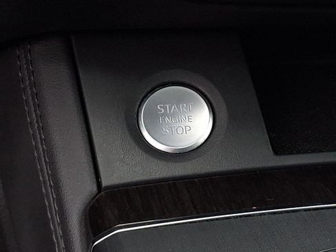 Used 2020 Audi Q5 e Prestige w/ Prestige Package image 24