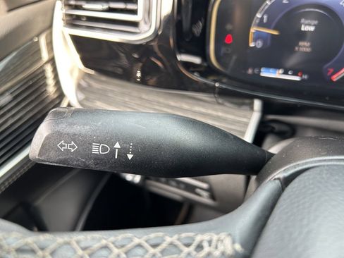 Used 2022 Jeep Wagoneer Series III w/ Premium Group I image 58