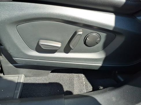 Used 2021 Ford Explorer XLT w/ Equipment Group 202A AWD/4WD image 21