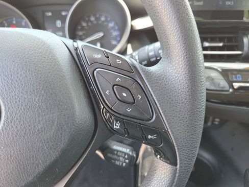 Used 2021 Toyota C-HR LE FWD image 31