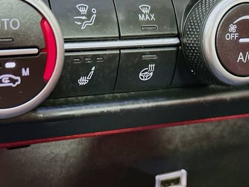 Used 2019 Alfa Romeo Giulia Ti Sport w/ Quick Order Package 22S Sport AWD/4WD image 27