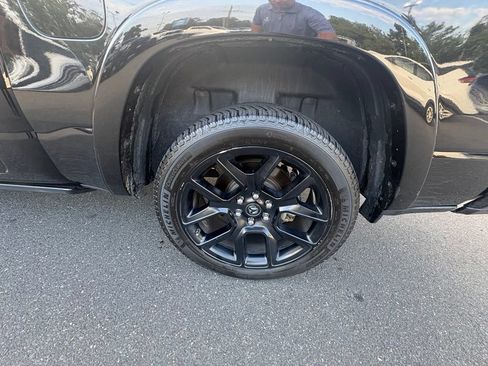 Used 2020 RAM 1500 Laramie AWD/4WD image 6