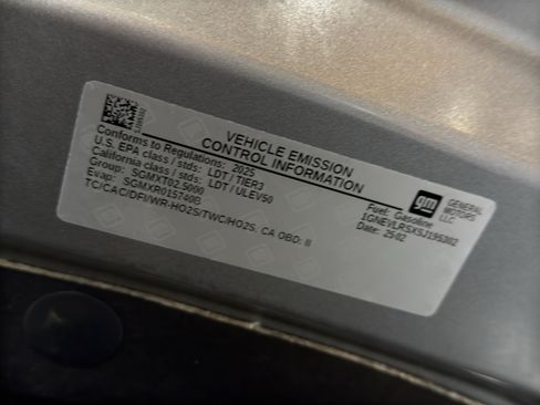 Used 2025 Chevrolet Traverse RS image 45