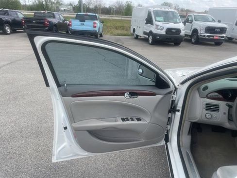 Used 2006 Buick Lucerne CX image 17