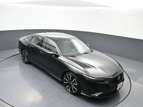 Certified 2025 Honda Accord Touring image 35