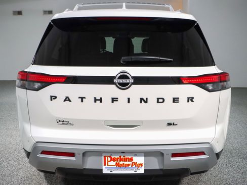 Used 2023 Nissan Pathfinder SL w/ Lighting Package (N92) FWD image 8