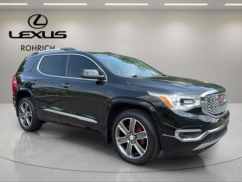Used 2017 GMC Acadia Denali w/ Technology Package AWD/4WD image 4