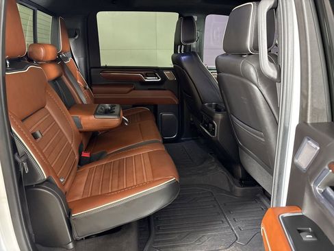 Used 2024 GMC Sierra 3500 Denali Ultimate image 27