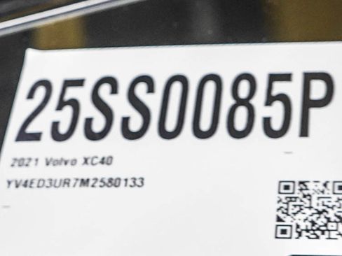 Used 2021 Volvo XC40 P8 Recharge w/ Advanced Package AWD/4WD image 30