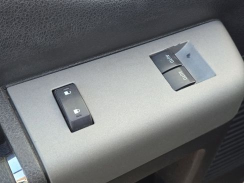 Used 2015 Ford F250 Lariat w/ Lariat Interior Package image 19