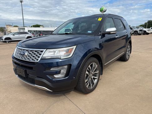 Used 2017 Ford Explorer Platinum image 3