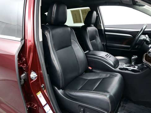 Used 2017 Toyota Highlander XLE image 14