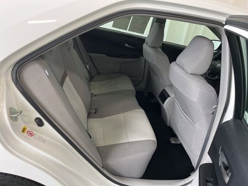 Used 2014 Toyota Camry LE image 25