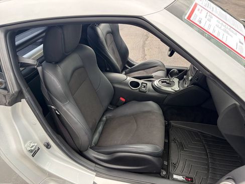 Used 2020 Nissan 370Z Touring Sport RWD image 17