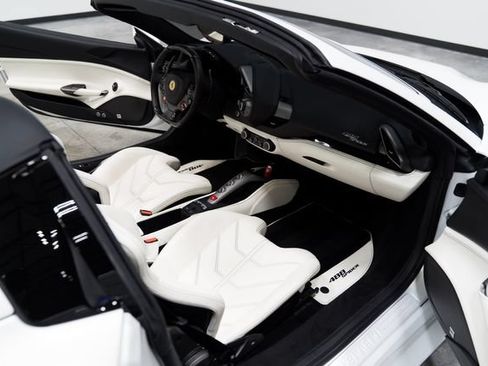 Used 2017 Ferrari 488 Spider RWD image 33