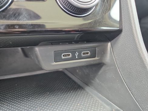 Used 2022 Volkswagen Jetta SE w/ Panoramic Sunroof Package FWD image 29