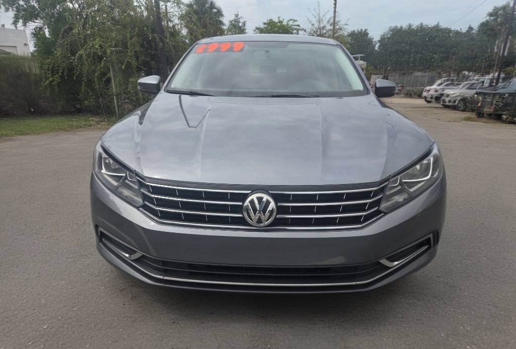 Used 2018 Volkswagen Passat 2.0T SE FWD image 2