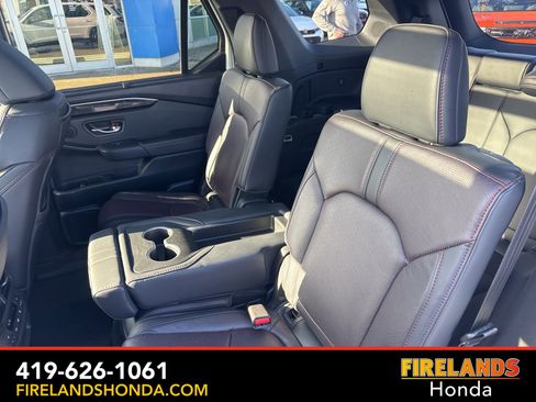 Used 2025 Honda Pilot Black Edition image 31