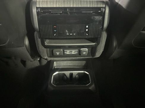 Used 2024 Jeep Wagoneer Series II AWD/4WD image 32