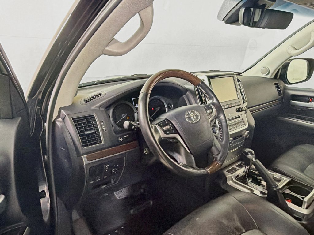 Used 2018 Toyota Land Cruiser w/ Carpet Mat Package AWD/4WD image 10