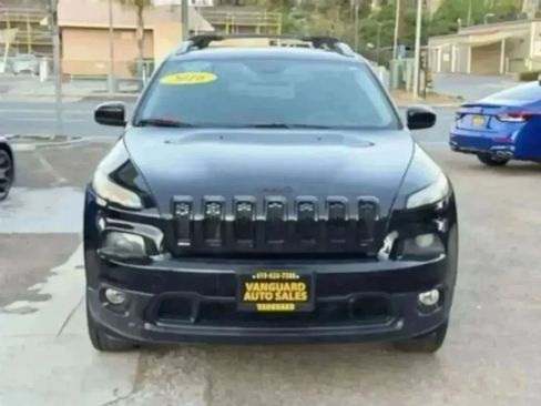 Used 2016 Jeep Cherokee Latitude FWD image 3