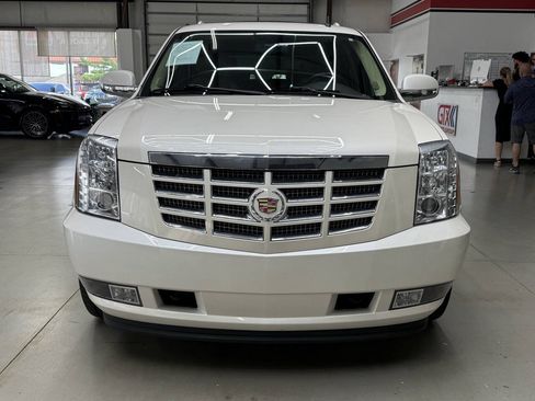 Used 2009 Cadillac Escalade AWD image 6