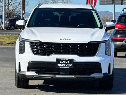 Used 2024 Kia Sorento S image 10